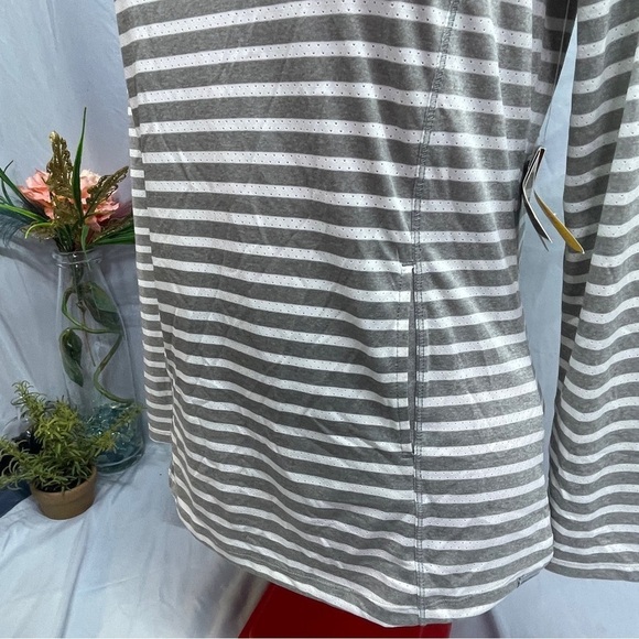 New with tag Eddie Bauer long sleeve striped hooded top - Picture 16 of 16